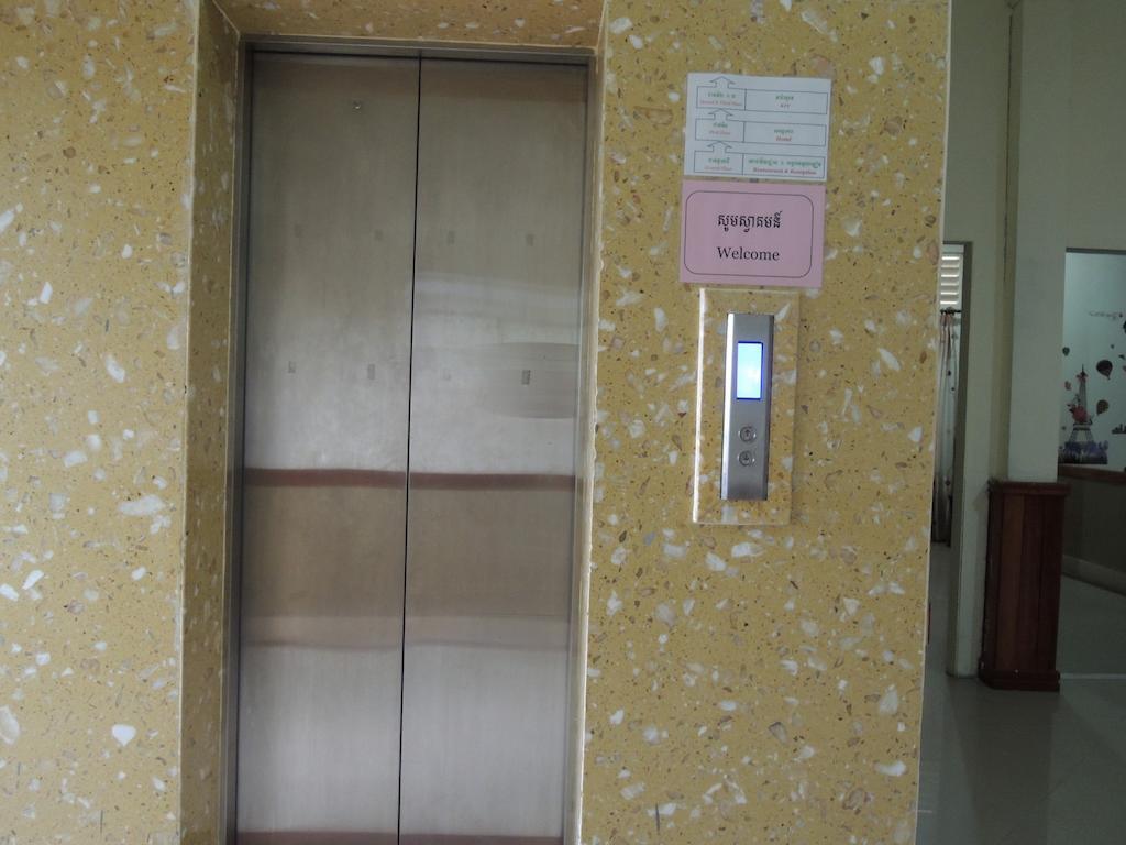 Lux Star Town Hotel Phnom Penh Exterior foto