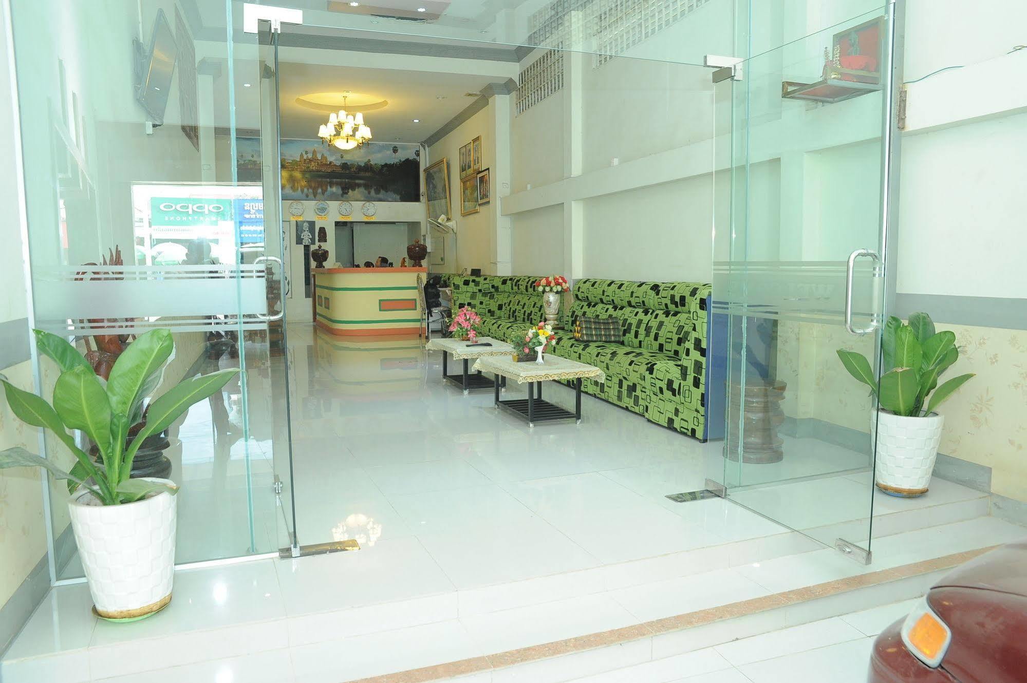 Lux Star Town Hotel Phnom Penh Exterior foto