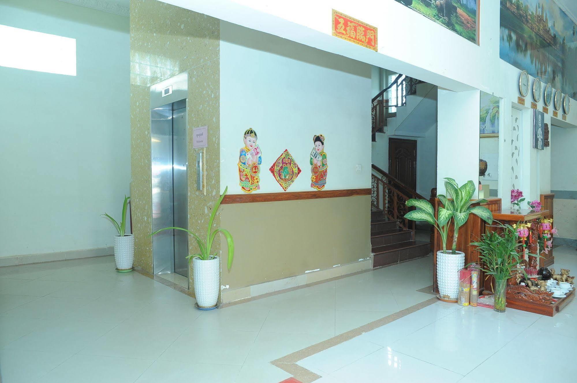 Lux Star Town Hotel Phnom Penh Exterior foto