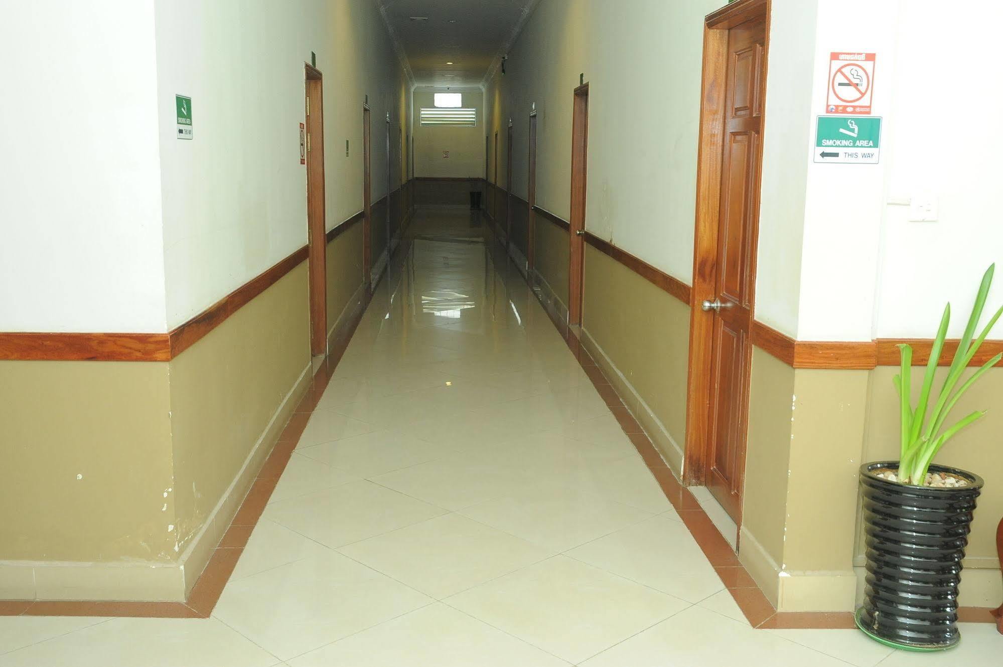 Lux Star Town Hotel Phnom Penh Exterior foto